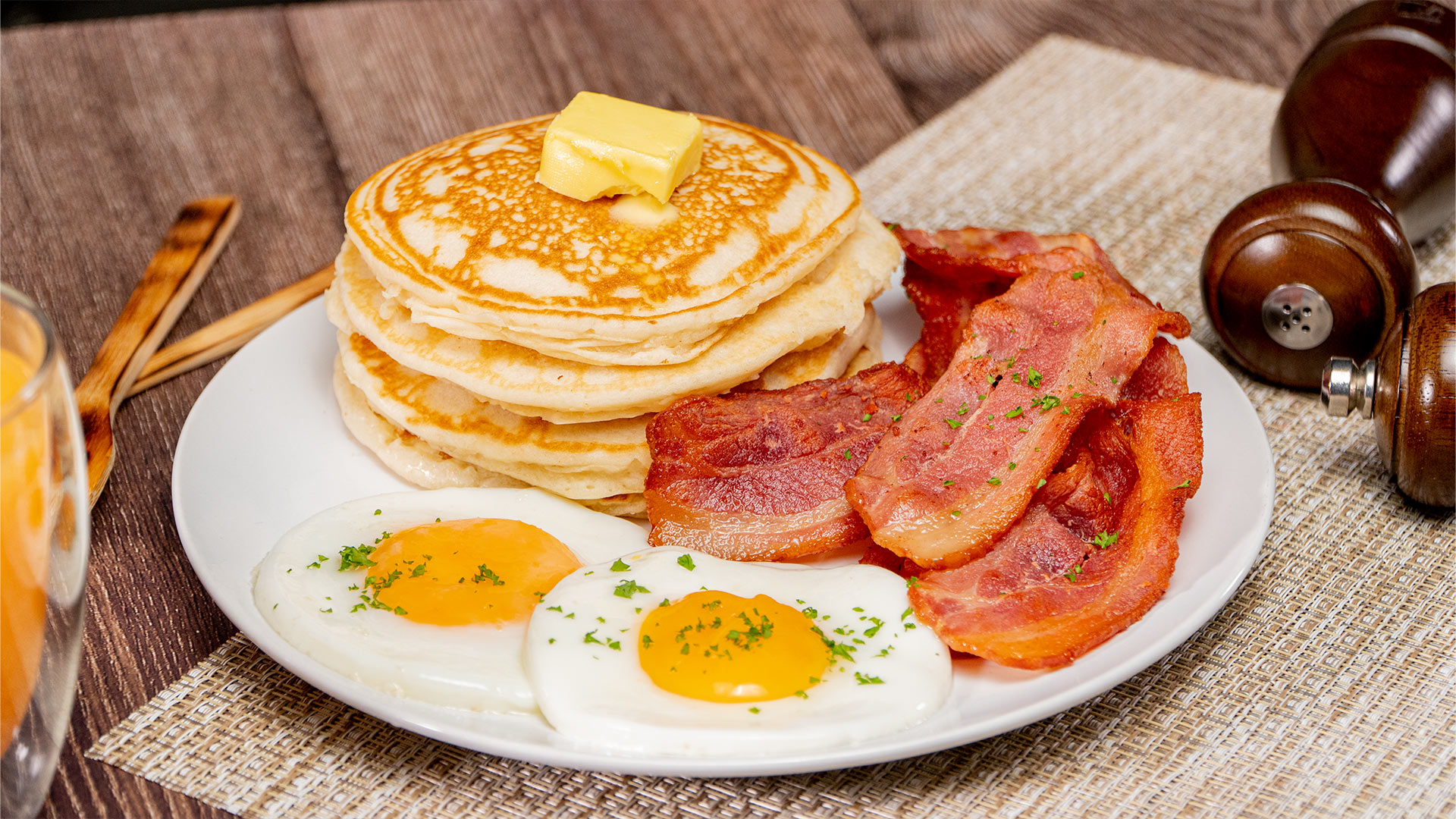classic-sunny-side-up-eggs-with-bacon-and-pancakes-recipes